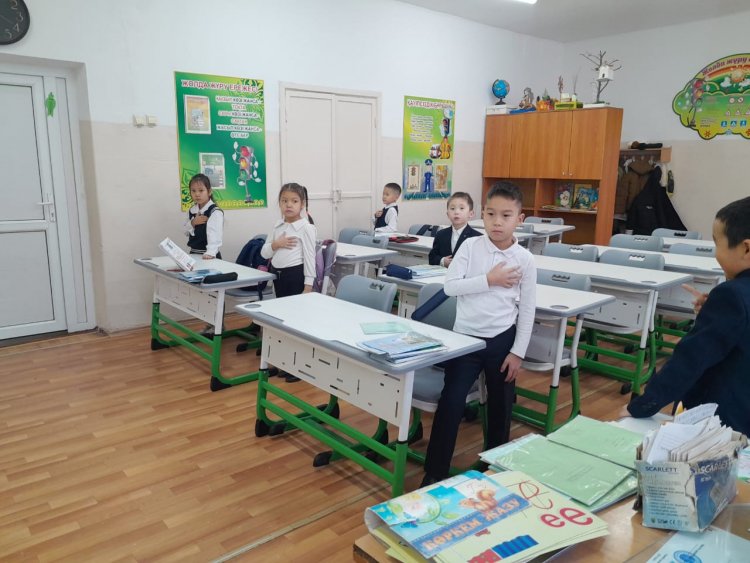 1 Ә , 2 А сыныбында  "Отбасы- Отанның алтын діңгегі" атты тәрбие сағаты өтті.